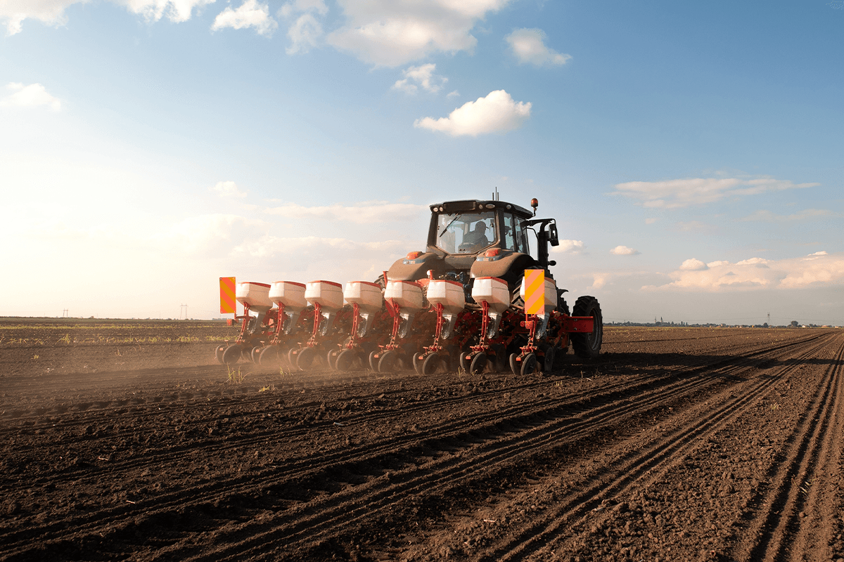 Rotomoldagem no agronegócio: resistência e sustentabilidade para máquinas agrícolas