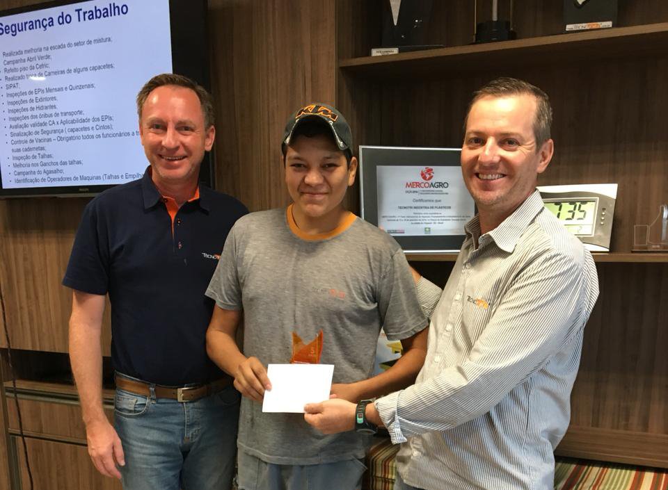 Celito Schneider completa 5 anos na Tecnotri e recebe reconhecimento