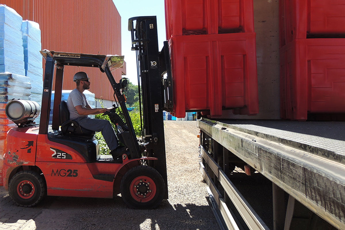 Contentores Plásticos. A Opção mais Segura na Logística Industrial.