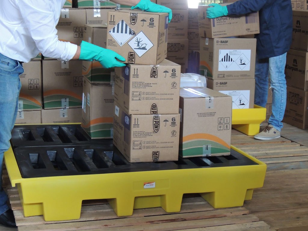 Cubeta de contención para el almacenamiento de defensivos agrícolas y productos para desinfección